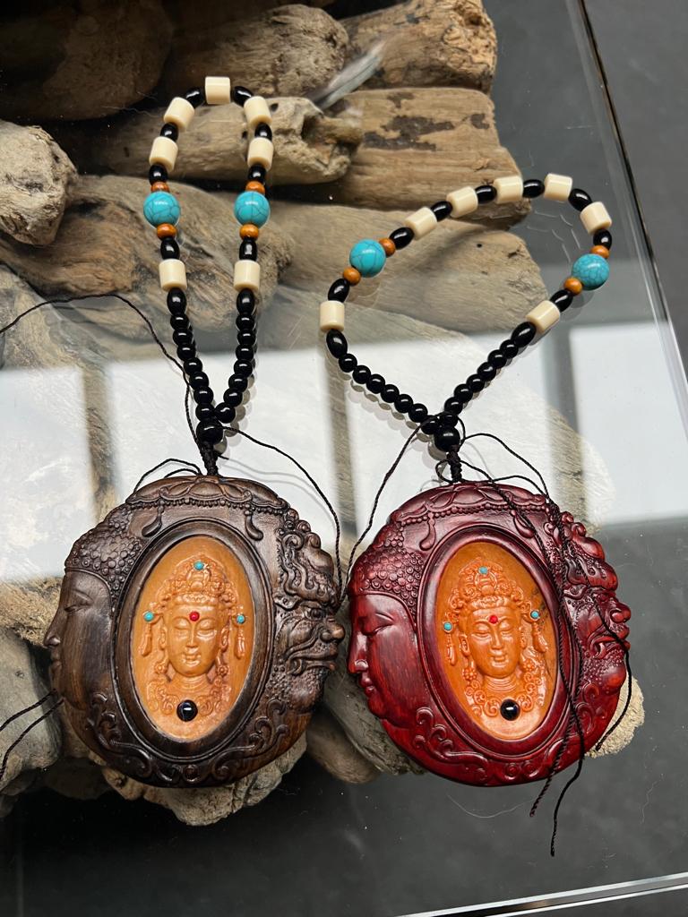 Rozenhout boeddha Guanyin Bodhisattva hanger kasthanger, Verburgt Vintage, Nieuw, Ophalen of Verzenden, https://verburgtvintage.nl/#contact