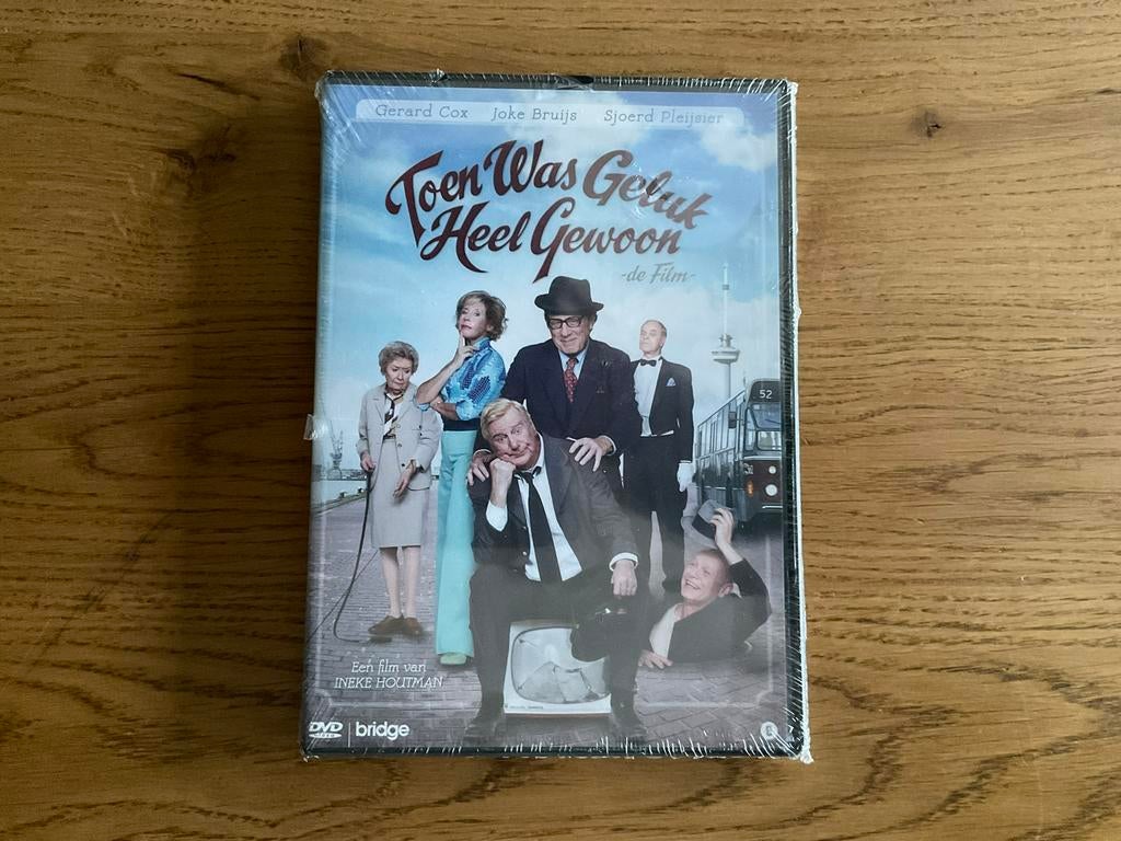 Toen Was Geluk Heel Gewoon ( als cadeau is in de verpakking), Ophalen of Verzenden, Zo goed als nieuw