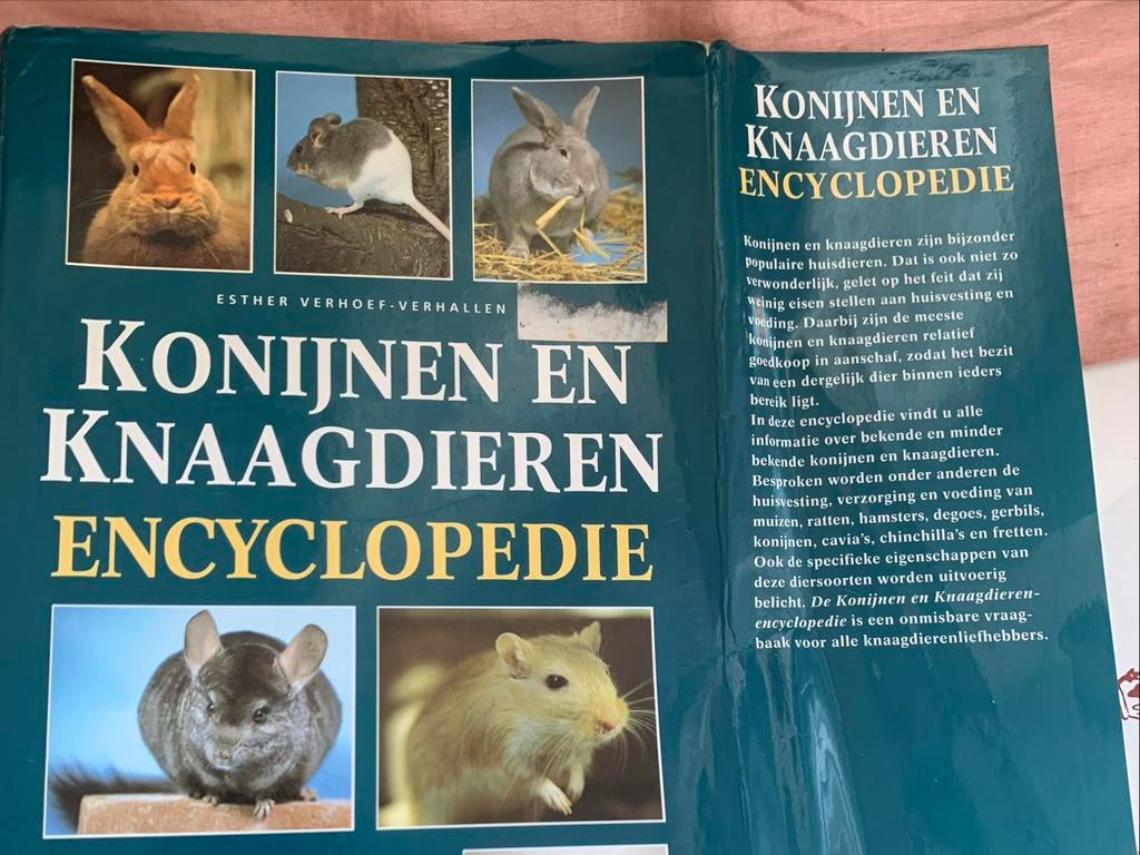 Konijnen en Knaagdieren Encyclopedie - Esther Verhoef, Ophalen of Verzenden, Gelezen, Konijnen of Knaagdieren