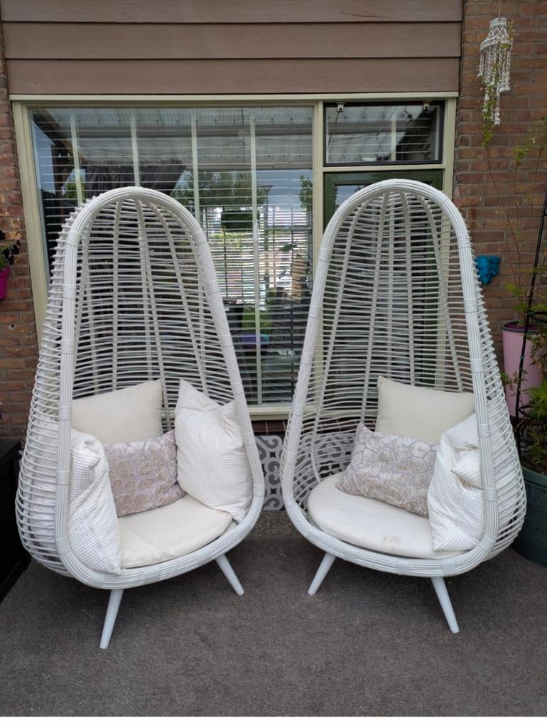 Tuinstoel ei op poten, Ophalen