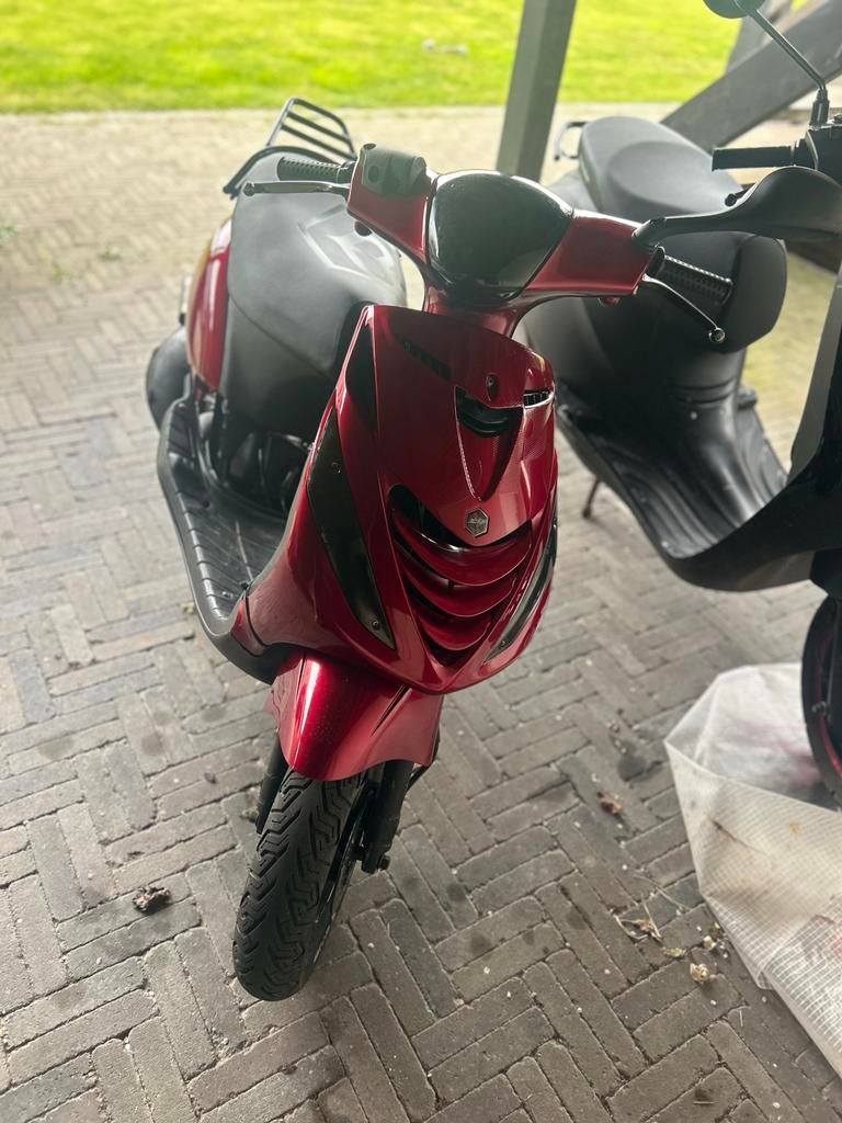 Zip 70cc malossi sport, Fietsen en Brommers, Scooters | Piaggio, Ophalen, Tweetakt, Maximaal 45 km/u, Zo goed als nieuw