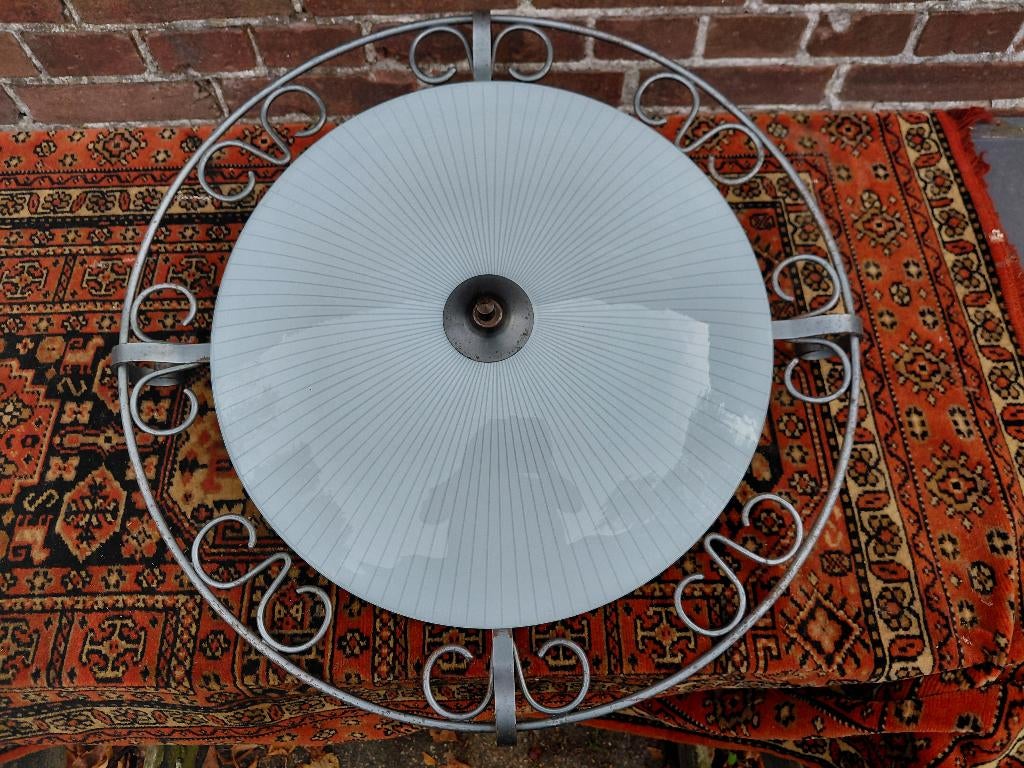 Vintage plafonniére, smeedijzeren frame, glazen schaal., Ophalen