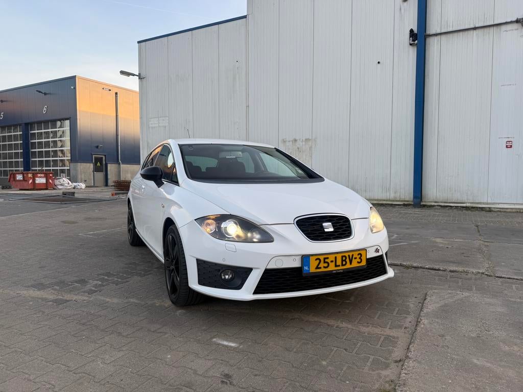 Seat Leon 2.0 Tfsi 16V 155KW FR 2010 Wit, Auto's, Voorwielaandrijving, Stof, 4 cilinders, 1984 cc