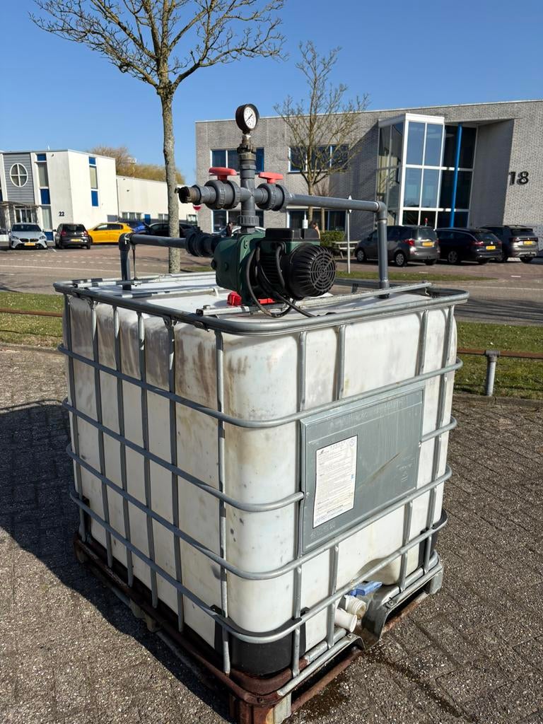 IBC watervat met waterpomp, 150 liter of meer, Ophalen, Zo goed als nieuw