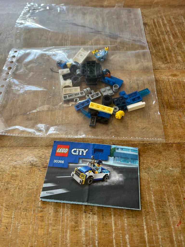 Lego City Politieauto 30366 met minifiguur en instructies, Lego, Ophalen of Verzenden, Complete set, Inclusief instructies