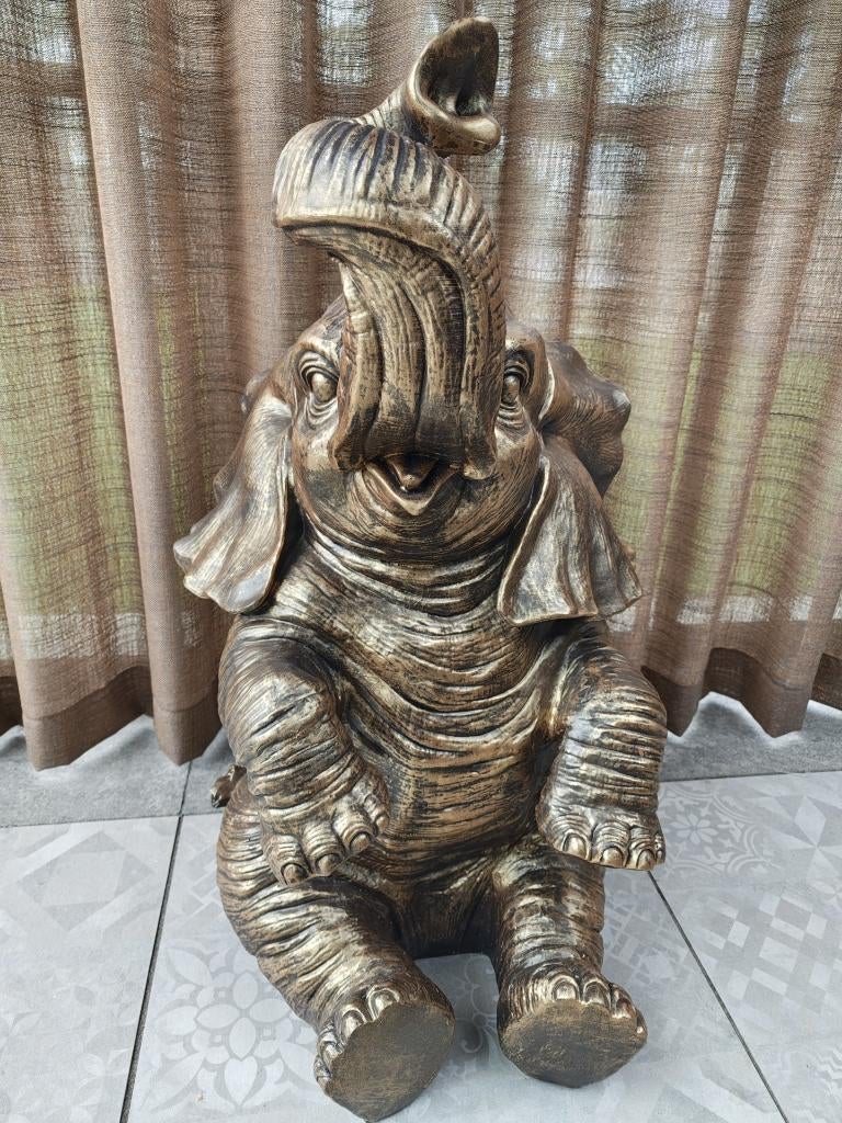 Olifant beeld XL 86 cm goud zittend tuinbeeld dierenbeeld, Tuin en Terras, Tuinbeelden, Dierenbeeld, Kunststof, Beeldenparadijs