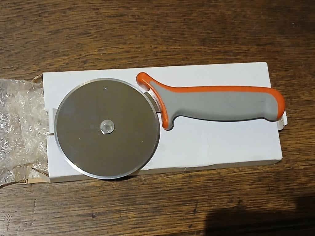 NIEUWE DEGELIJKE PIZZA SNIJDER .IN DE DOOS..., Ophalen of Verzenden, Nieuw