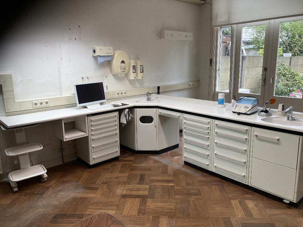 Kastenhoek + gootstenen 2,5 x 2,5 m (uit tandartspraktijk), Zakelijke goederen, Kantoor en Winkelinrichting | Kantoormeubilair en Inrichting