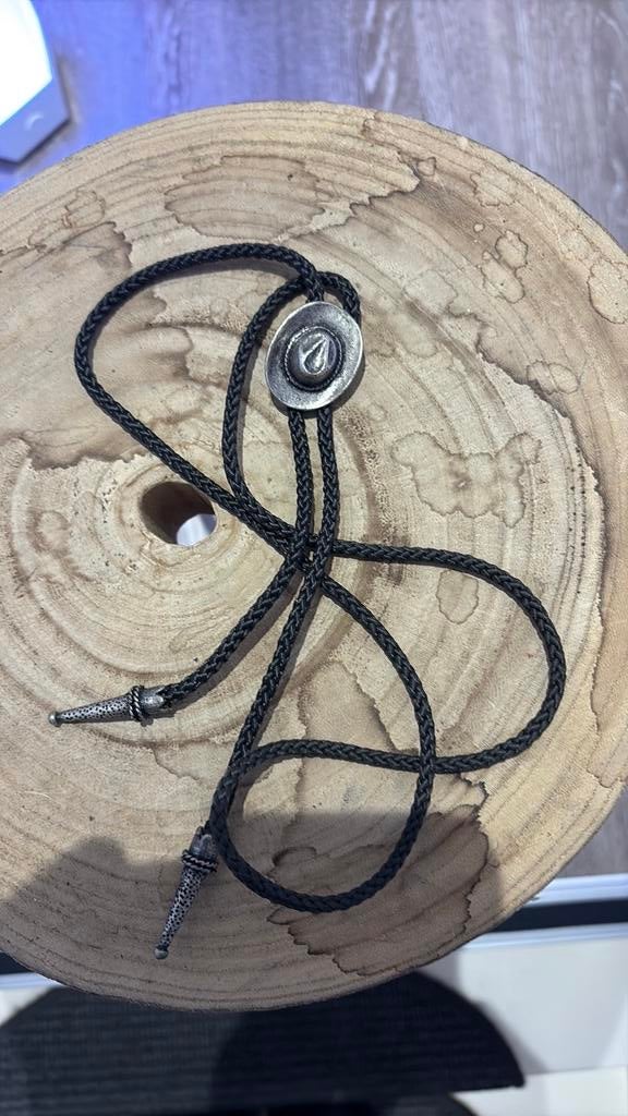 Bolo tie halsketting country en western incl verzenden, Ophalen of Verzenden, Zo goed als nieuw, Overige materialen