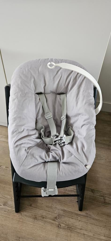 Stokke Tripp Trapp Babyset met kussen en speelboog, Kinderen en Baby's, Kinderstoelen, Ophalen of Verzenden, Zo goed als nieuw