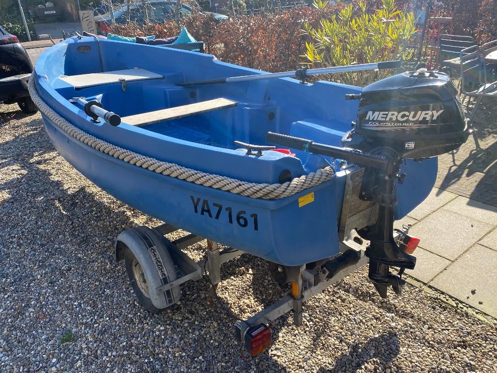 Kunststof sloep met trailer en motor, Watersport en Boten, Sloepen, Ophalen, Gebruikt, Tot 10 pk, 3 tot 6 meter