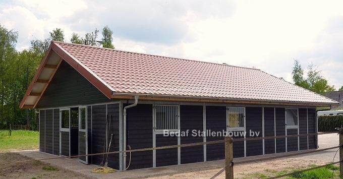 Aanbieding Buitenstallen en binnenboxen , ruim assortiment