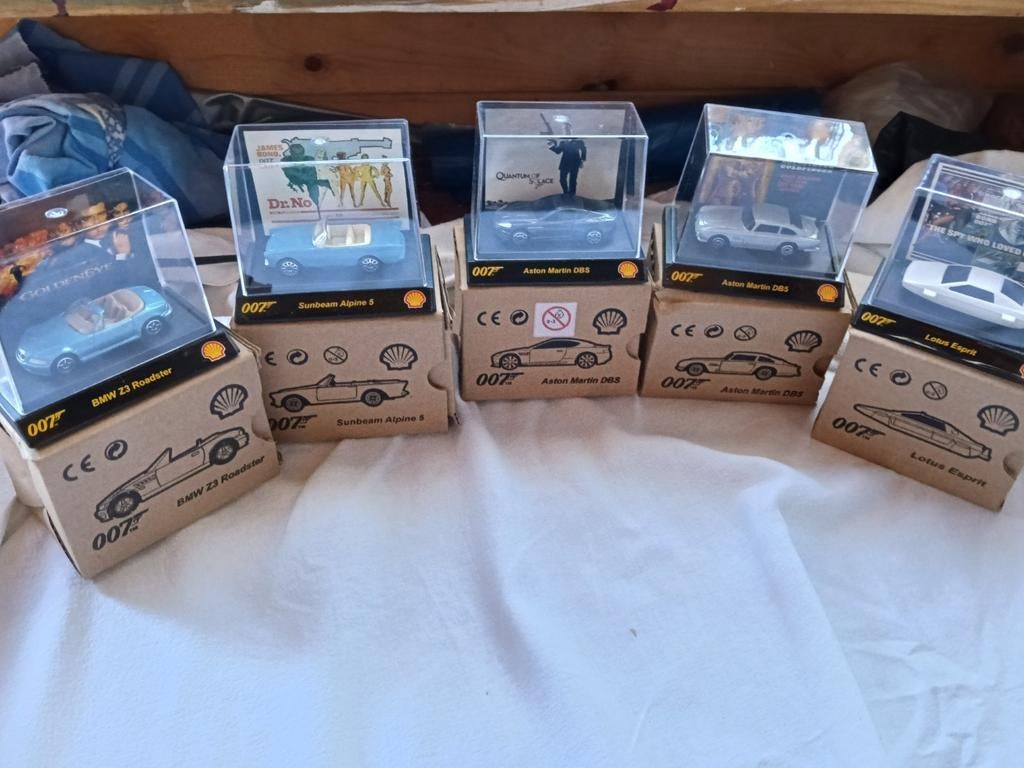James Bond 007 Shell Collection - 5 modelauto's, 1:50 of kleiner, Auto, Nieuw, Ophalen