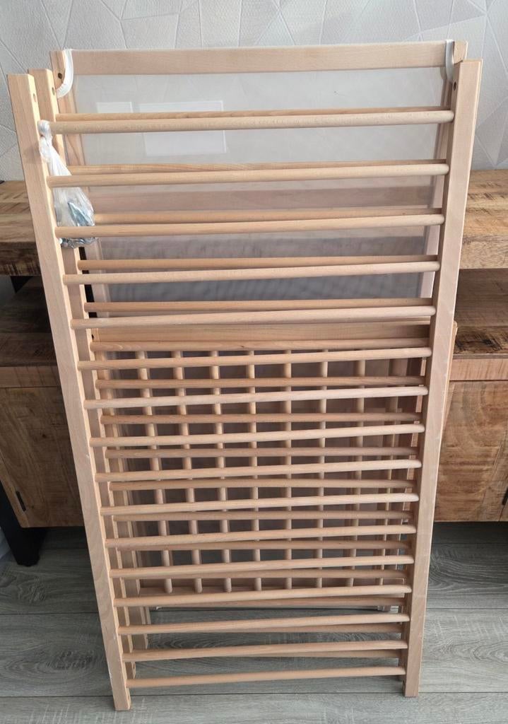 Houten babybedje met bodem, Ophalen, Gebruikt, Ledikant