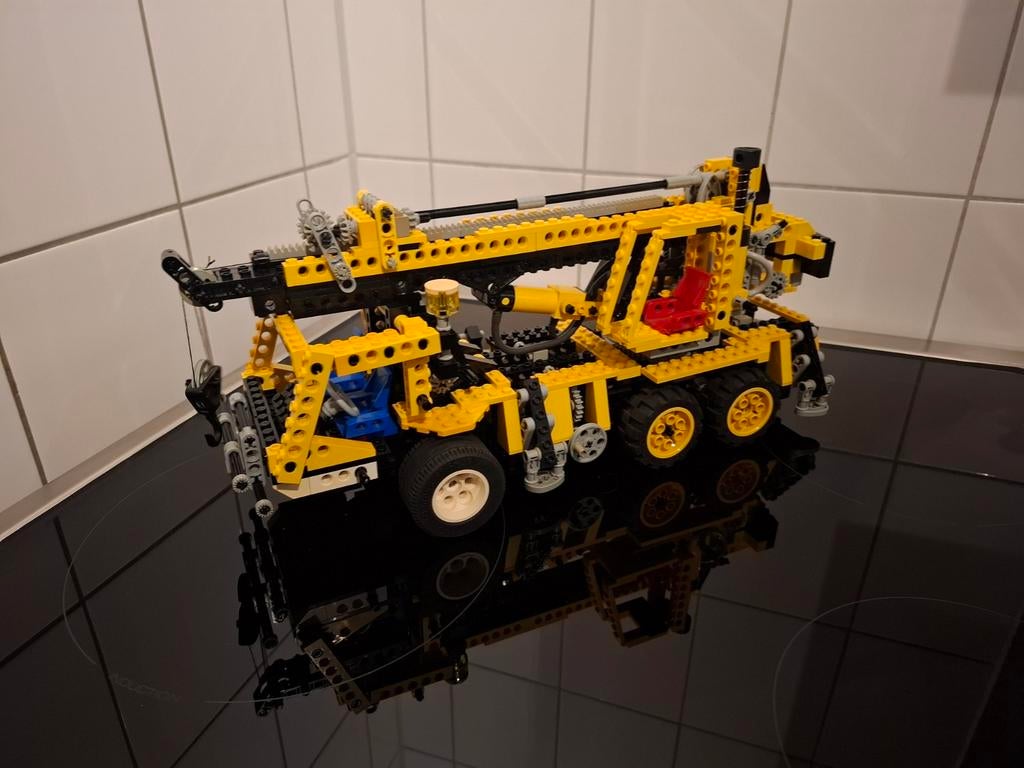 lego 8560 technic pneumatic crane truck, Ophalen of Verzenden, Zo goed als nieuw, Complete set, Lego