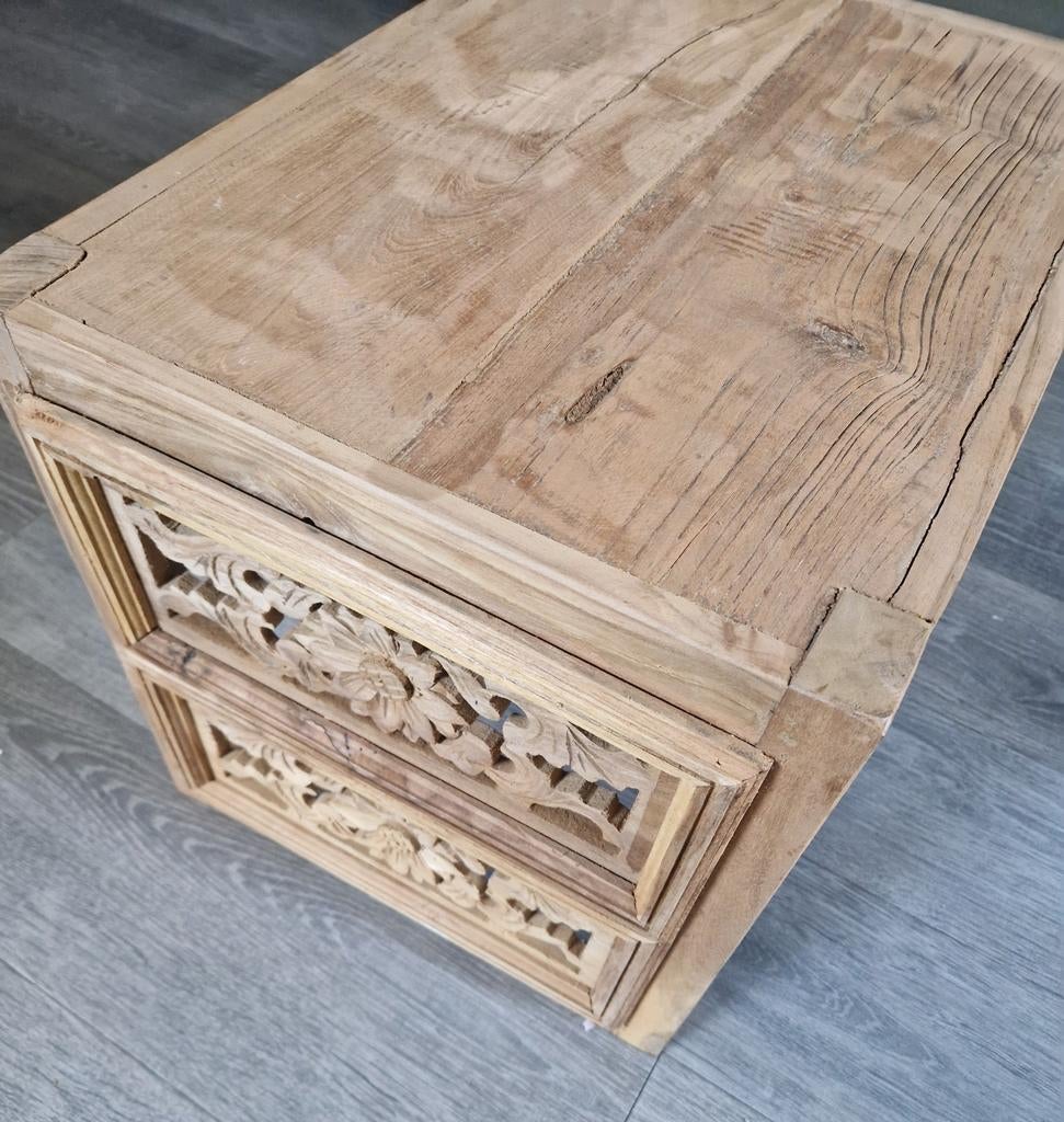 Houten bijzettafel met fraai houtsnijwerk, Ophalen