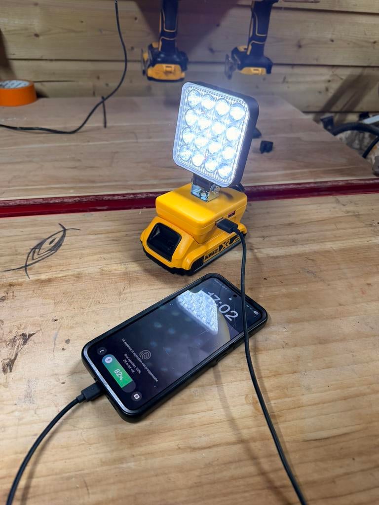 Krachtige draadloze LEDlamp – voor DeWalt XR 14.4/18/20V, Ophalen of Verzenden, Zo goed als nieuw