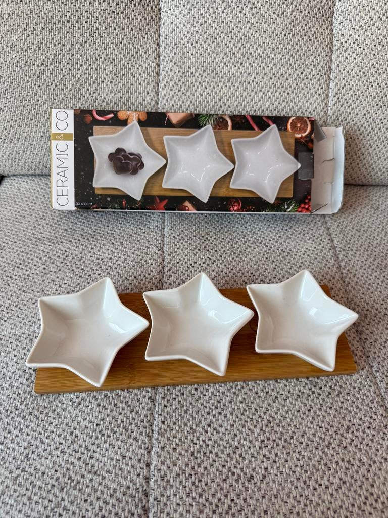 Leuke keramische ster schaaltjes op houten plank, Ophalen of Verzenden, Nieuw, Overige typen