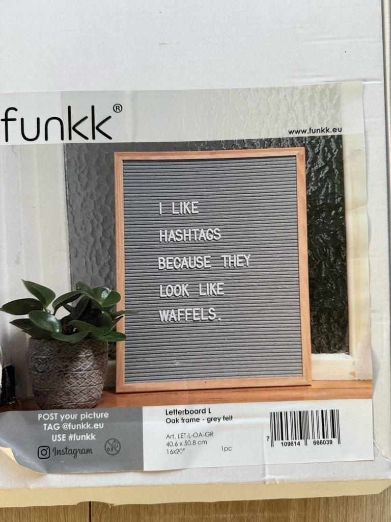 Funkk letterbord L grijs, Huis en Inrichting, Woonaccessoires | Tekstborden en Spreuken, Ophalen of Verzenden, Nieuw
