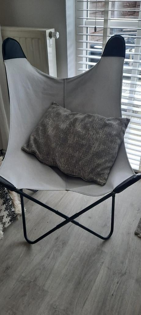 Leuke vlinderstoel, Ophalen of Verzenden, Zo goed als nieuw, Grijs, Eén