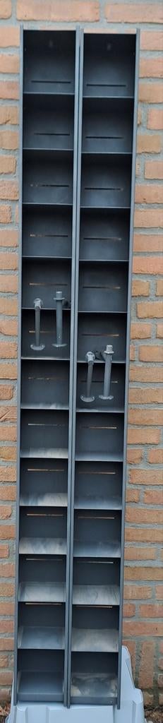 Metalen CD/DVD Opbergsysteem - Industrieel Design, Huis en Inrichting, Woonaccessoires | Cd- en Dvd-rekken, Ophalen, Gebruikt