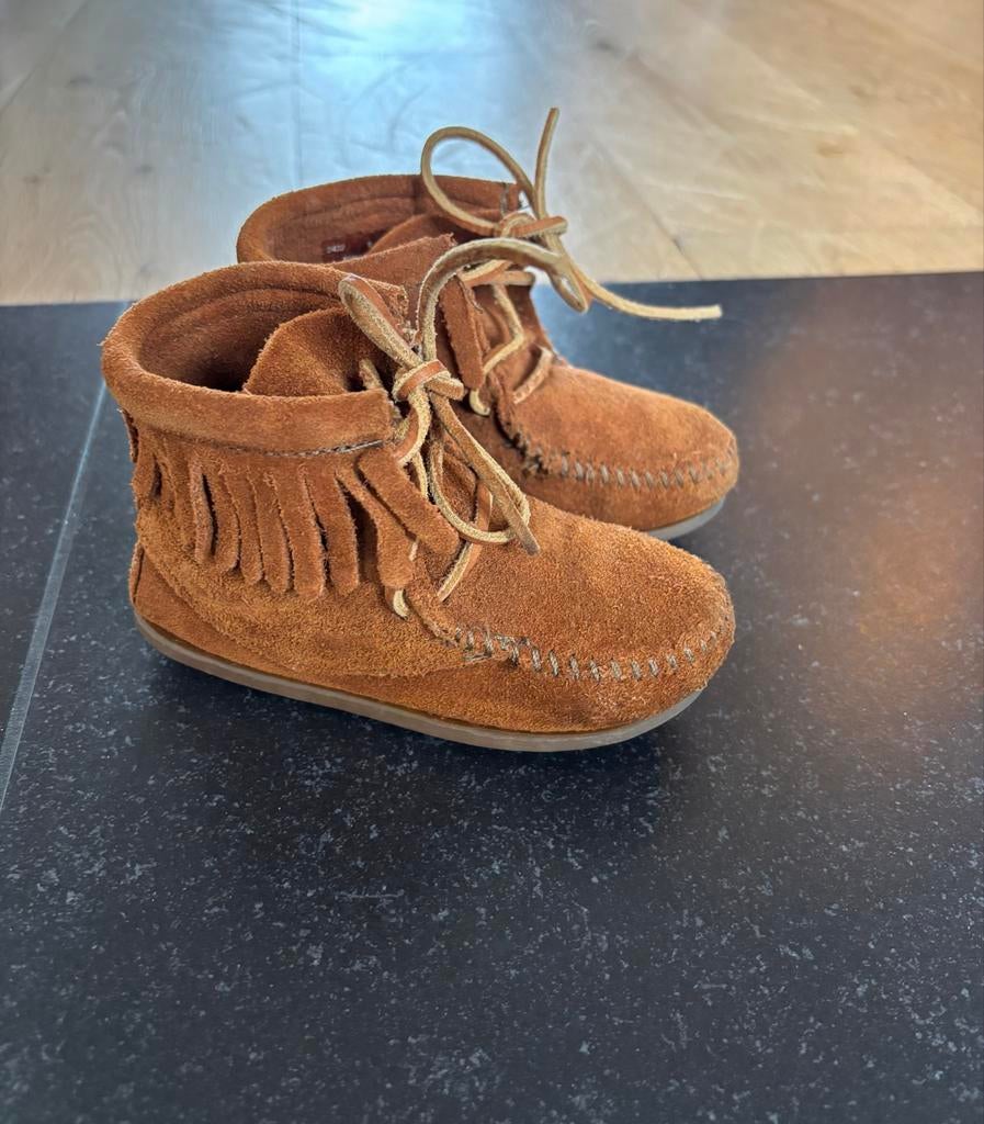 Minnetonka schoenen maat 22 - Zo goed als nieuw, Ophalen of Verzenden, Zo goed als nieuw, Meisje, Schoenen