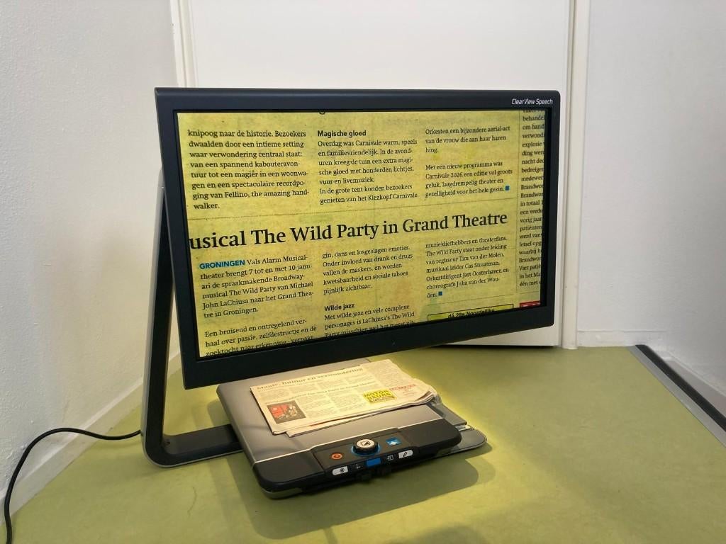 Optelec Clear View C Speech - 24 inch beeldschermloep, Hobby en Vrije tijd, Vergrootglazen, Loepen en Loeplampen, Zo goed als nieuw