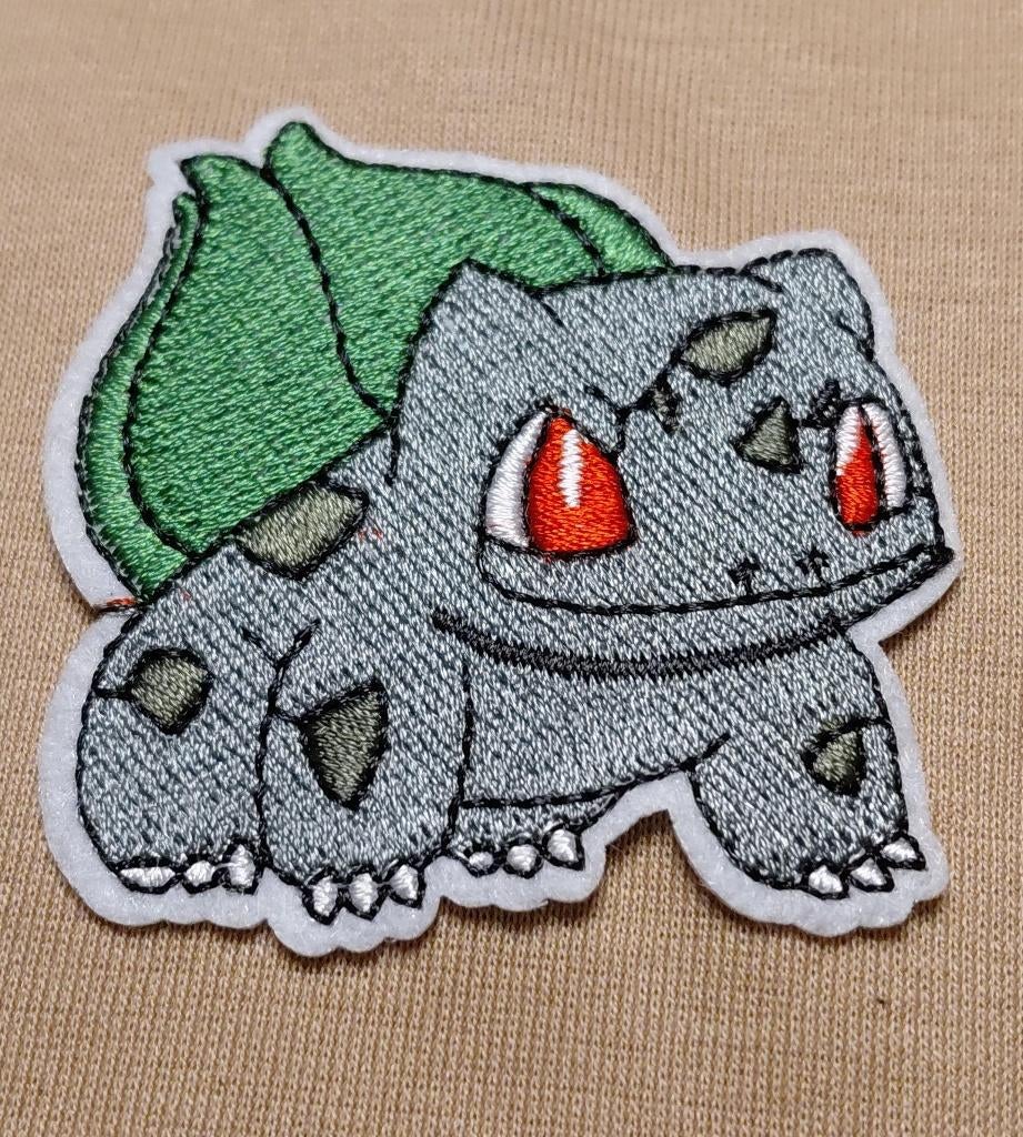 Opstrijkbare geborduurde applicatie  Bulbasaur, Ophalen of Verzenden, Nieuw, Overige applicaties