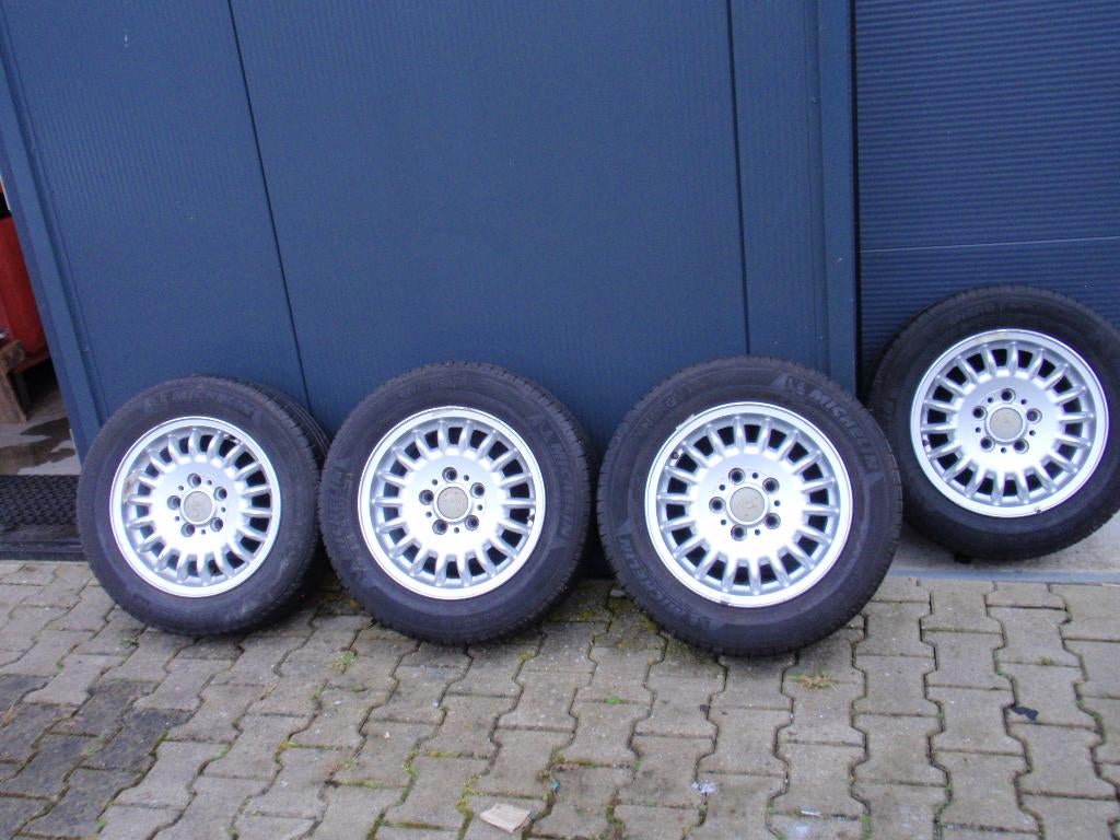 Bmw velgen 7Jx15 + banden, velgen met banden 6,5 J x16, Gebruikt, 15 inch, Banden en Velgen, Personenwagen