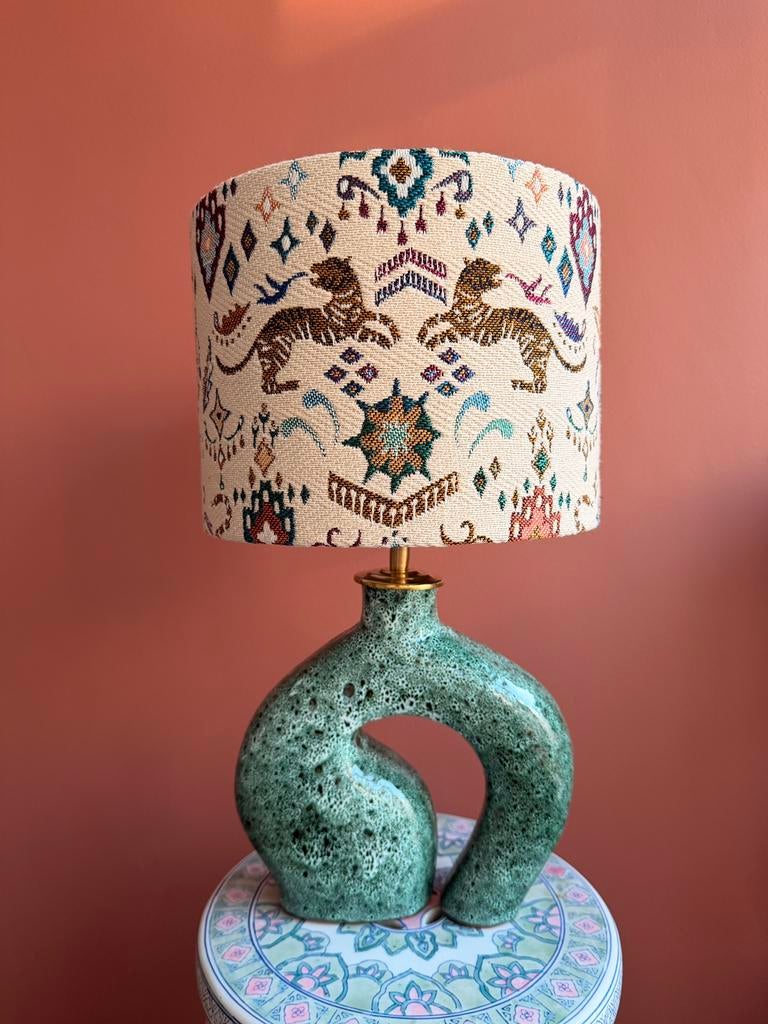 Marokkaanse vaas-lamp met Tibetaanse lampenkap diameter 25cm, Ophalen of Verzenden, Zo goed als nieuw, Stof, Minder dan 50 cm