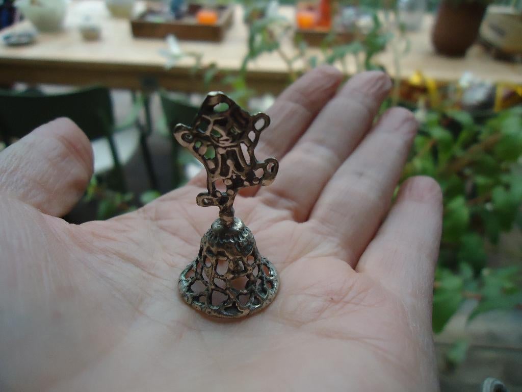 echt zilveren miniatuurtje tafelbel gemerkt 800 zilver, Antiek en Kunst, Ophalen of Verzenden, Zilver