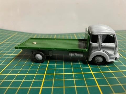 Dinky toy Simca Cargo, Hobby en Vrije tijd, Modelauto's | 1:43, Ophalen of Verzenden, Zo goed als nieuw, Bus of Vrachtwagen, Dinky Toys