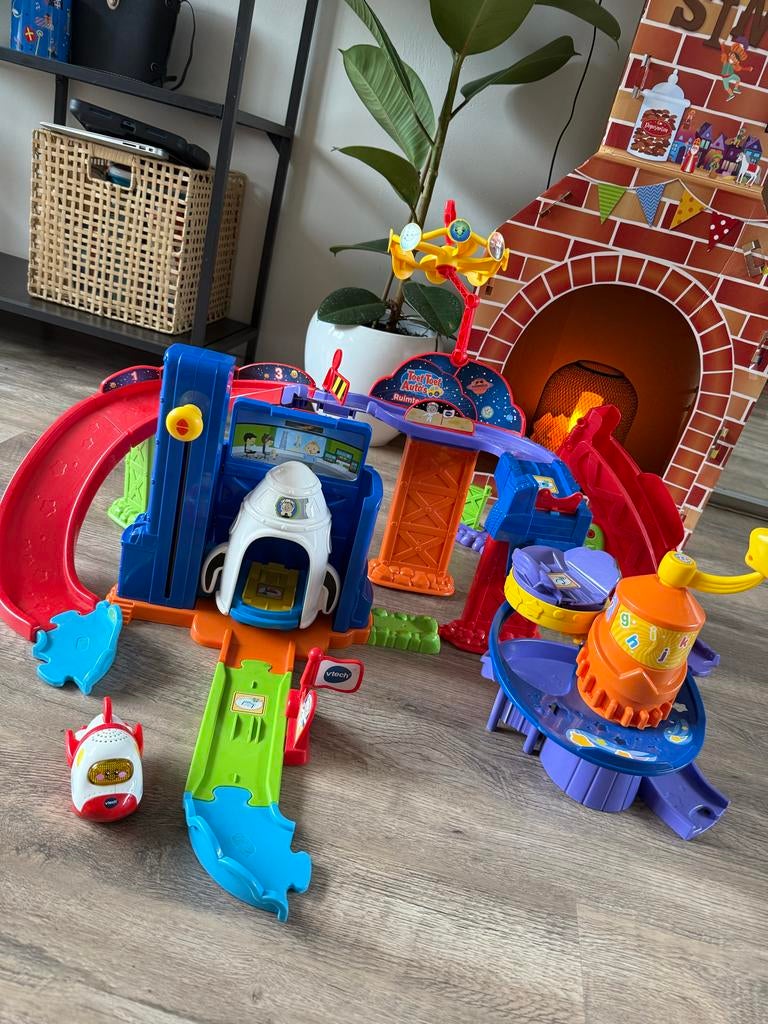 Vtech Toet Toet Auto's Lanceerplatform met Astronaut, Kinderen en Baby's, Speelgoed | Vtech, Ophalen of Verzenden, Zo goed als nieuw