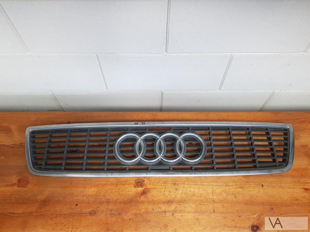 Audi A8 grille in motorkap 1994 - 1998 nette staat €40, Ophalen of Verzenden, Gebruikt, Audi