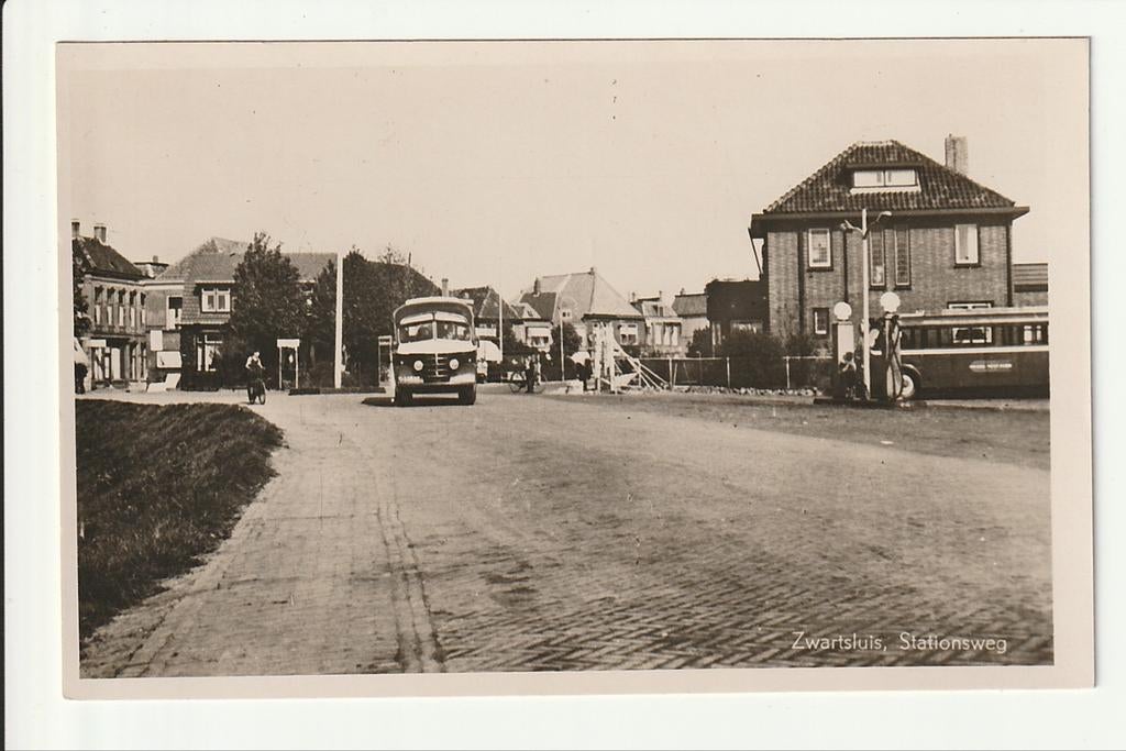 ZWARTSLUIS STATIONSWEG SHELL BENZINEPOMP NWH BEDFORD+ SCANIA, Ophalen of Verzenden, 1940 tot 1960, Ongelopen, Overijssel
