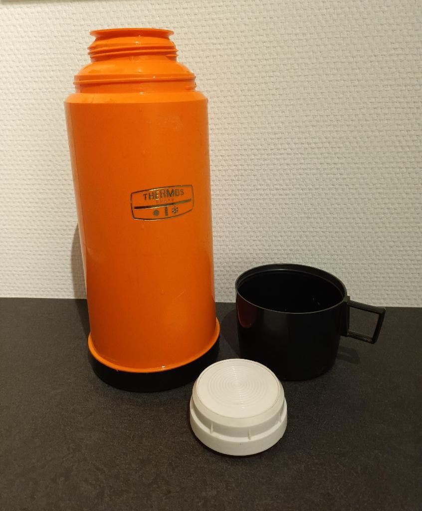 Vintage oranje thermoskan met beker merk Thermos Brand, Verzamelen, Retro, Ophalen of Verzenden, Huis en Inrichting