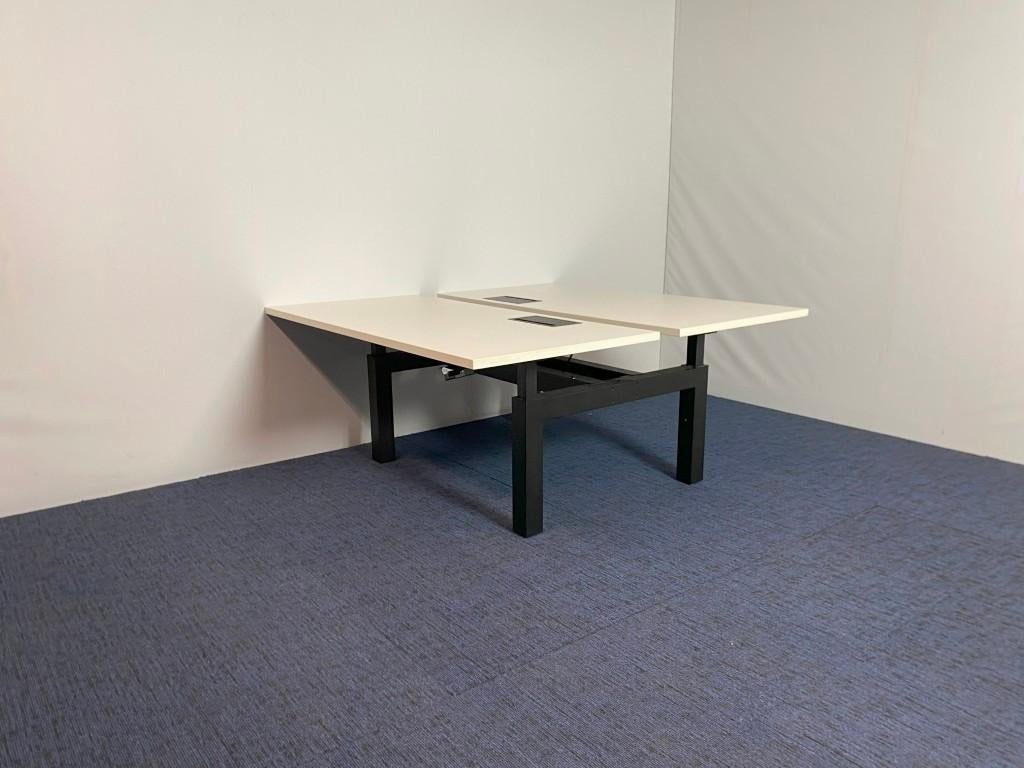 29 x Bench bureau Gispen (slinger), wit blad, 160 x 170 cm.