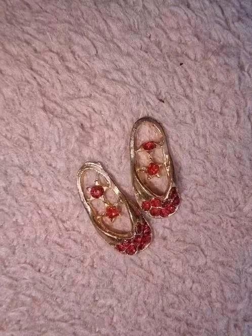 poppenhuis miniaturen slippers met steentjes rood, Ophalen of Verzenden, Nieuw, Poppenhuis