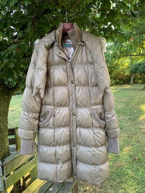 lange winterjas groen met capuchon maat 40, Kleding | Dames, Jassen | Winter, Maat 38/40 (M), Daite, Ophalen of Verzenden, Gedragen