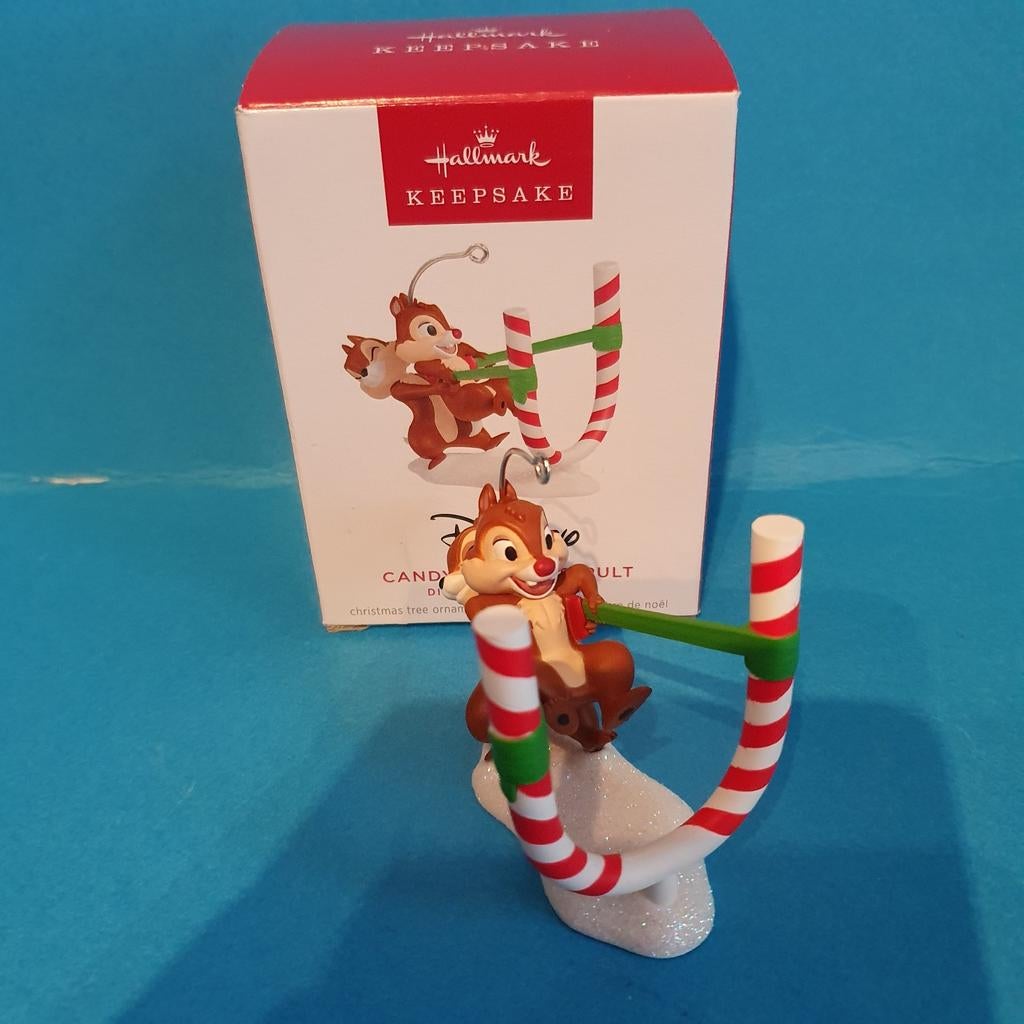 Disney Hallmark keepsake knabbel en babbel ornament 2025, Verzamelen, Ophalen of Verzenden, Overige figuren, Nieuw, Beeldje of Figuurtje