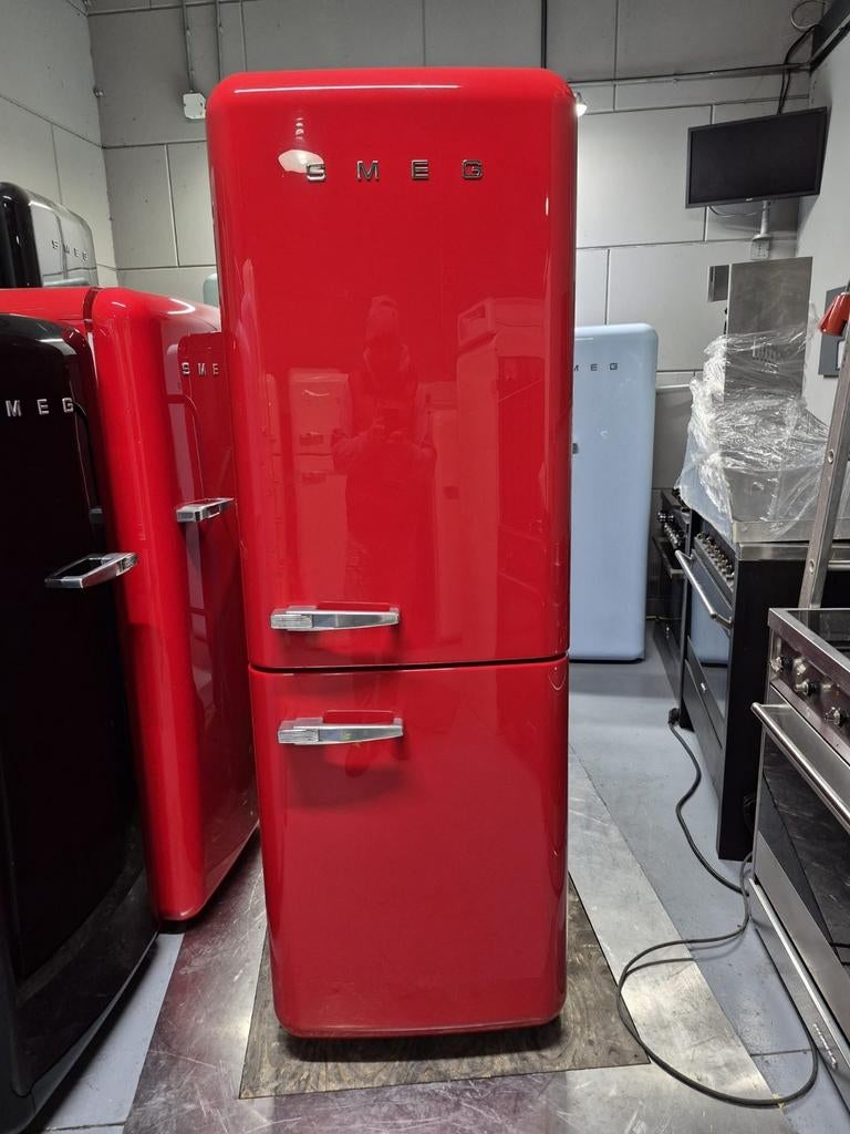 Smeg koelvriescombinatie Rood(gratis bezorging), Witgoed en Apparatuur, Koelkasten en IJskasten, Ophalen of Verzenden, Zo goed als nieuw