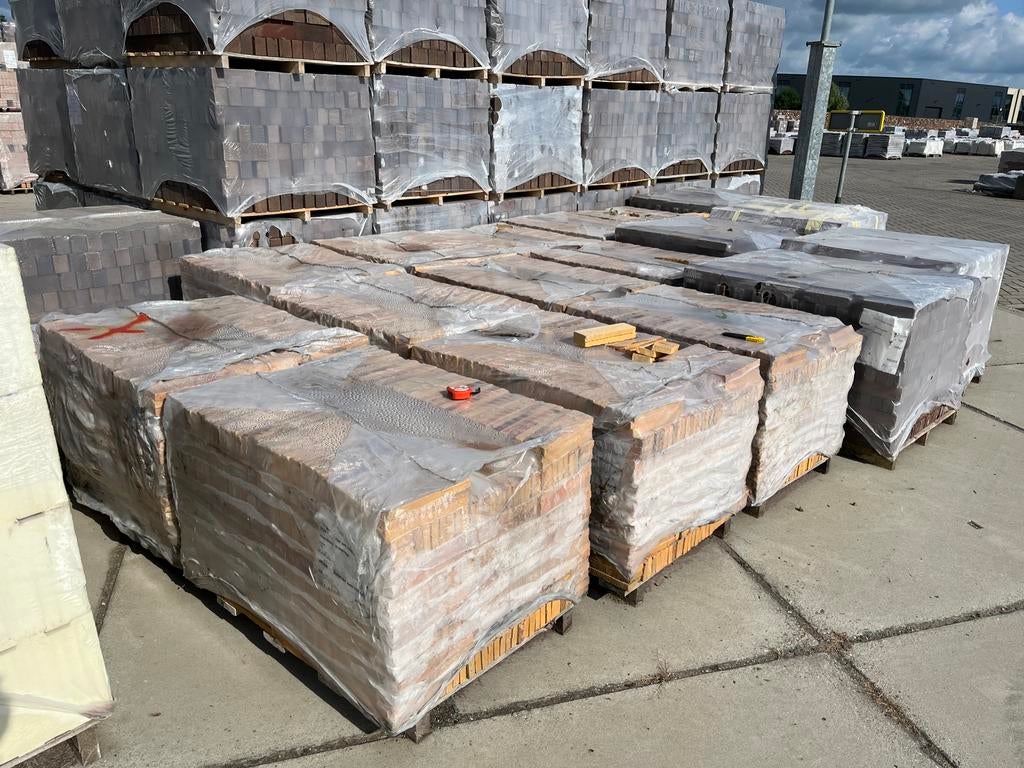 Baksteenstrippen steenstrips zand  20 euro per m2, Ophalen, Zo goed als nieuw, Bakstenen