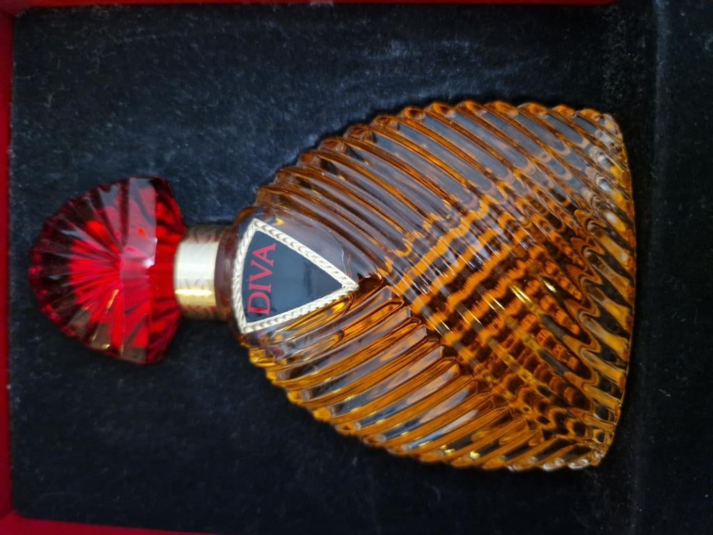 Eau de parfum Ungaro, Verzamelen, Parfumverzamelingen, Ophalen of Verzenden, Zo goed als nieuw, Parfumfles