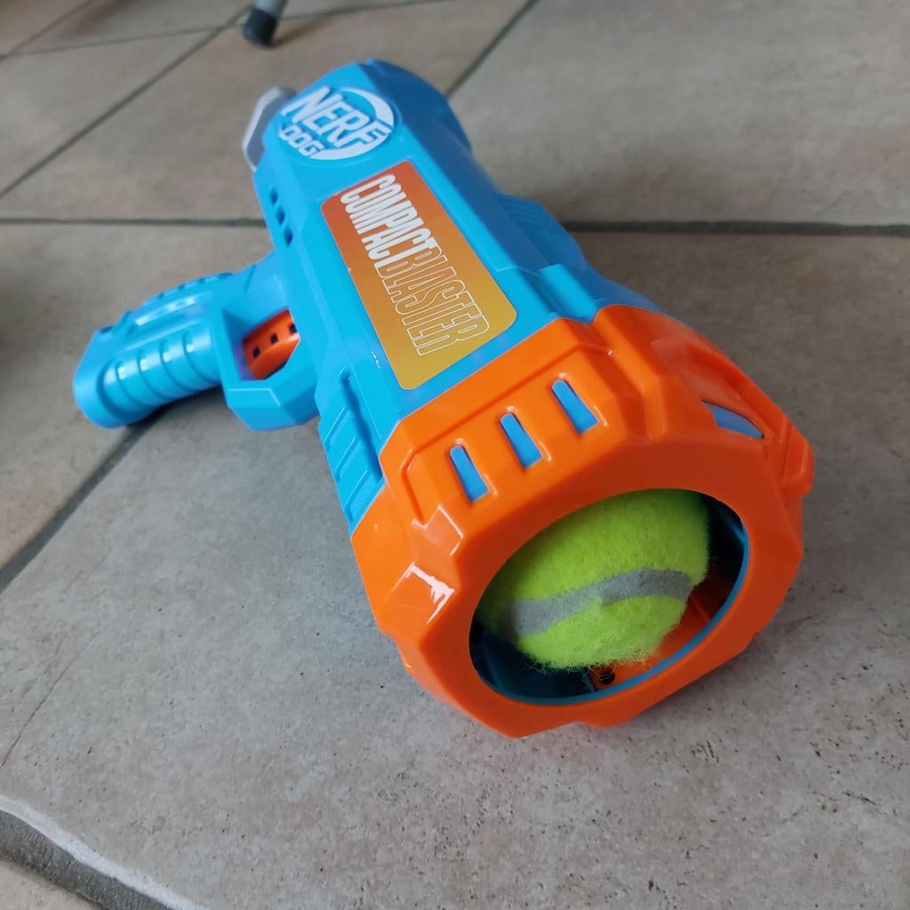 NERF Dog Compact Blaster zgan, Ophalen, Zo goed als nieuw, Apporteerspeelgoed