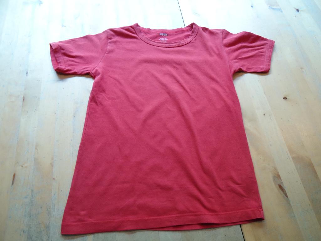 Rood shirt t-shirt maat 134 (T62), Ophalen of Verzenden, Zo goed als nieuw, Jongen of Meisje, Shirt of Longsleeve