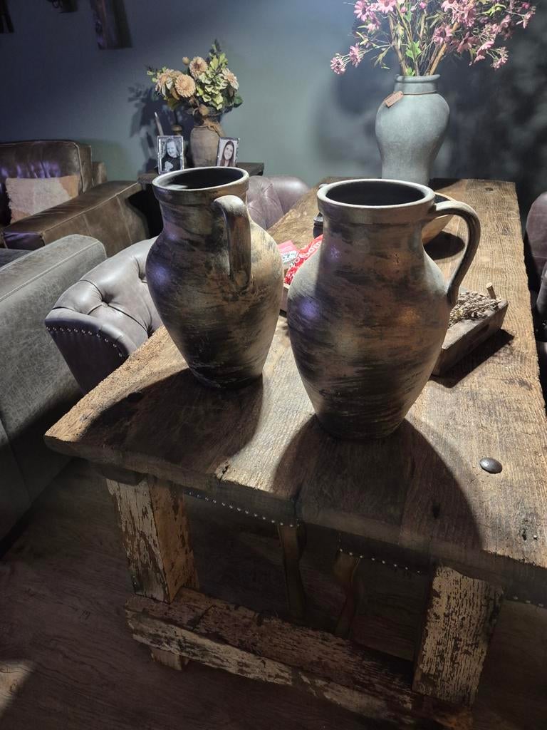 Twee vintage aardewerk kruiken, Huis en Inrichting, Woonaccessoires | Vazen, Gebruikt, Zwart, 50 tot 75 cm, Aardewerk of Porselein