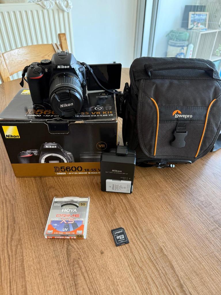 Nikon D5600 startpakket, Audio, Tv en Foto, Fotocamera's Digitaal, Spiegelreflex, Ophalen of Verzenden, Zo goed als nieuw, Nikon