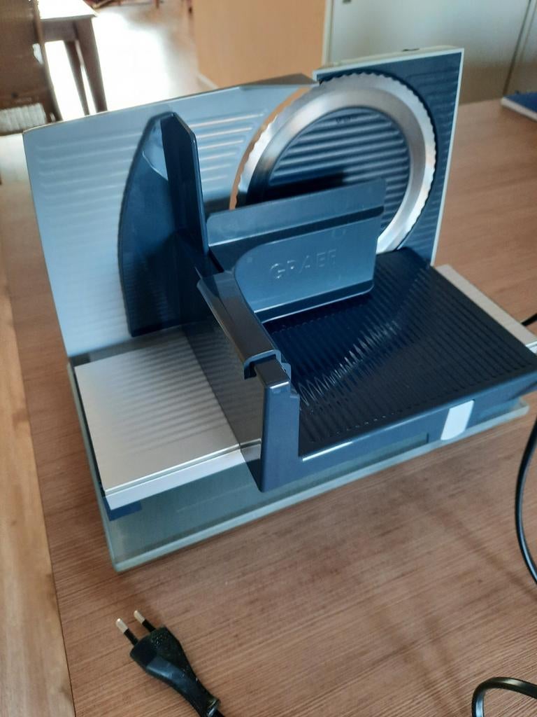 Snijmachine Graef, huishoudelijk gebruik voor vleeswaren., Ophalen of Verzenden, Zo goed als nieuw