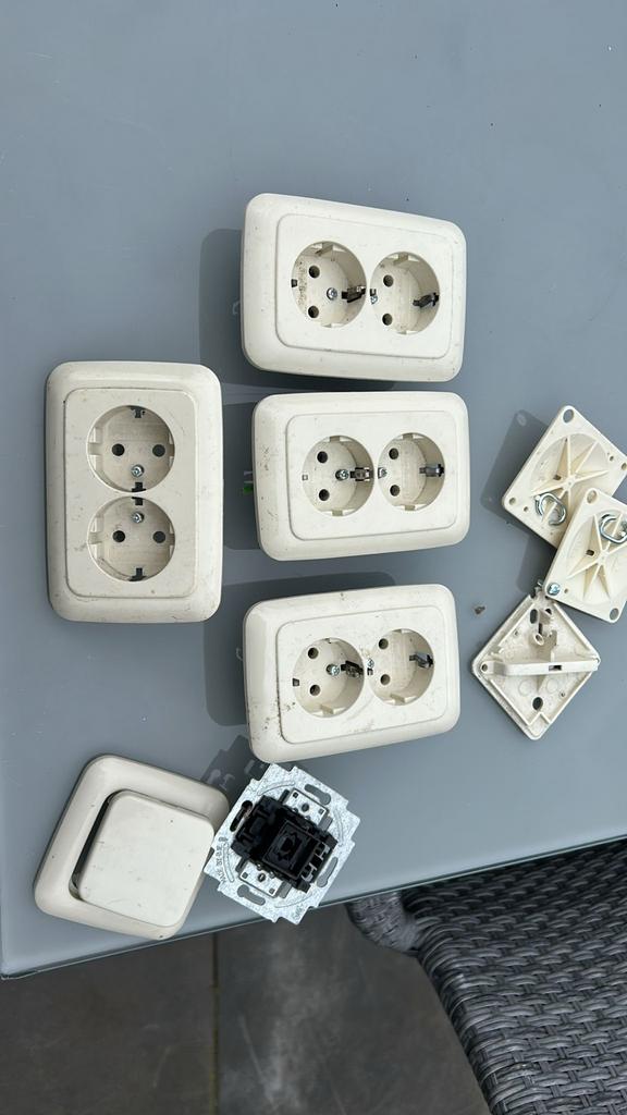 Meerdere dubbele stopcontacten, Doe-het-zelf en Verbouw, Elektra en Kabels, Ophalen of Verzenden, Gebruikt, Stopcontact