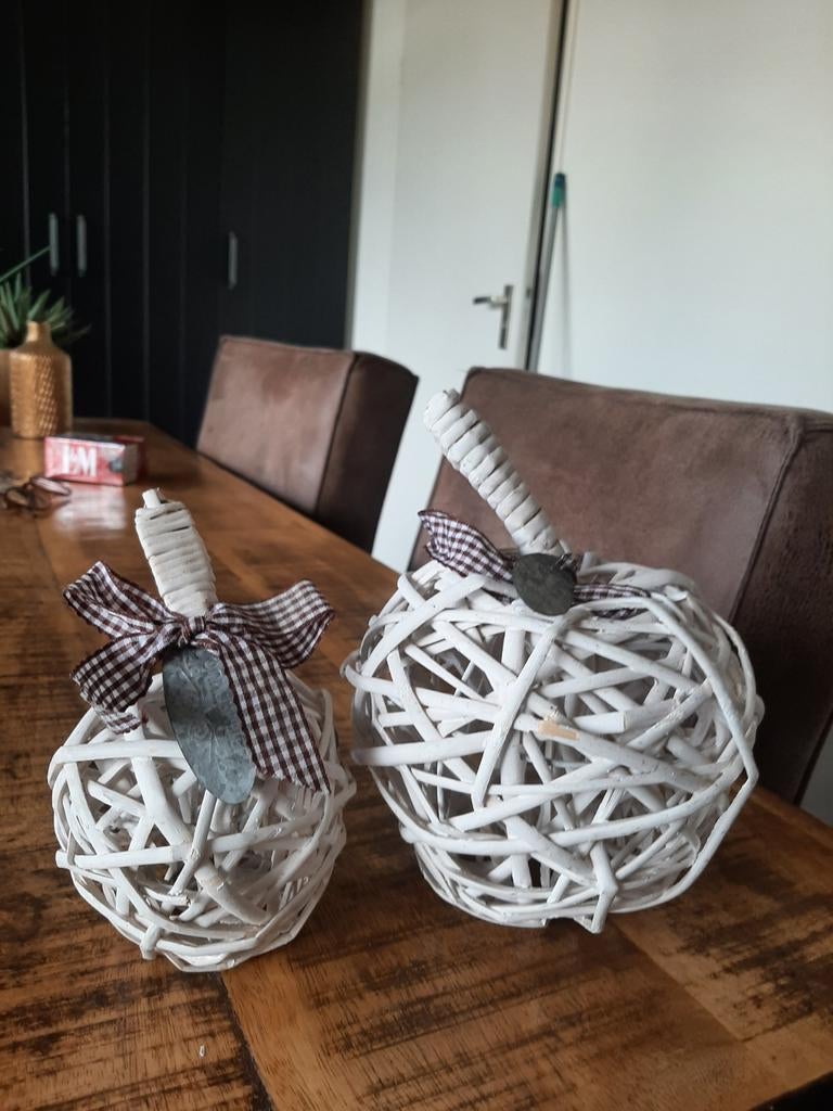 2 rieten appels 4,95 kandelaars 4,95, Ophalen, Zo goed als nieuw